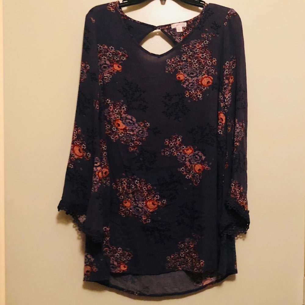 Bell sleeve shift dress